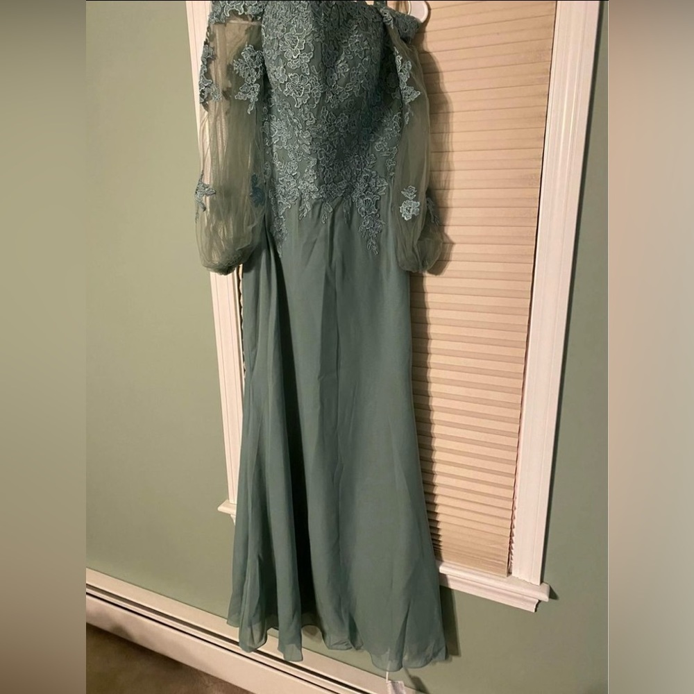 Mother of the bride brand new with tags seafoam green long dress size 6